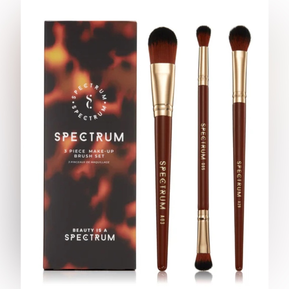 Spectrum 3 Piece Makeup Brush Set. Makeup is effortless w/this brush set.